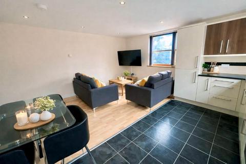4 bedroom flat to rent, Lion Works - City Campus