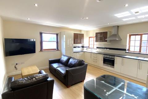 4 bedroom flat to rent, 92 Arundel Street