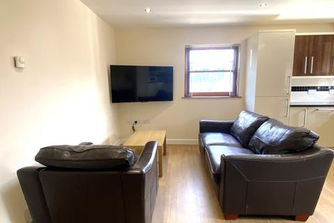 4 bedroom flat to rent, 92 Arundel Street