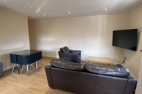 4 bedroom flat to rent, 92 Arundel Street