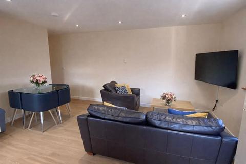 4 bedroom flat to rent, 92 Arundel Street