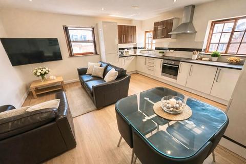 4 bedroom flat to rent, 92 Arundel Street
