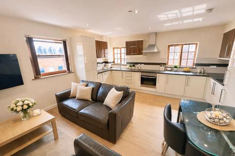 4 bedroom flat to rent, 92 Arundel Street