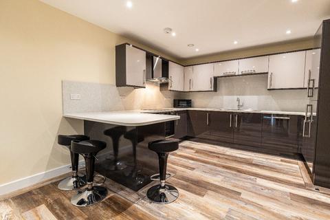 3 bedroom apartment to rent, 16 Ecco