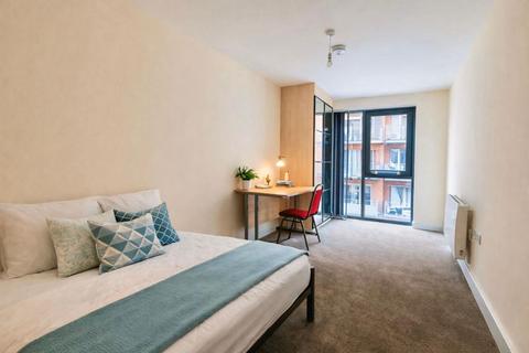 3 bedroom apartment to rent, 16 Ecco
