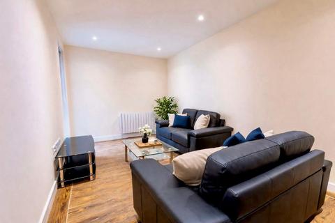 3 bedroom apartment to rent, 23 Ecco