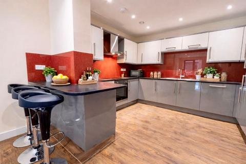 3 bedroom apartment to rent, 24 Ecco