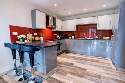 3 bedroom apartment to rent, 26 Ecco