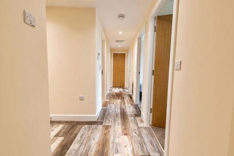 3 bedroom apartment to rent, 26 Ecco