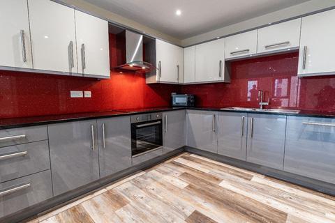 3 bedroom apartment to rent, 29 Ecco