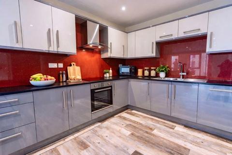 3 bedroom apartment to rent, 29 Ecco