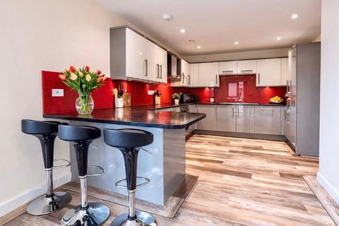 3 bedroom apartment to rent, 29 Ecco