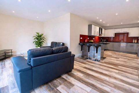3 bedroom apartment to rent, 29 Ecco