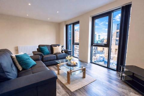 3 bedroom apartment to rent, 29 Ecco