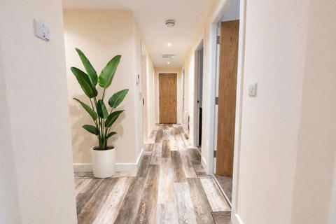 3 bedroom apartment to rent, 29 Ecco