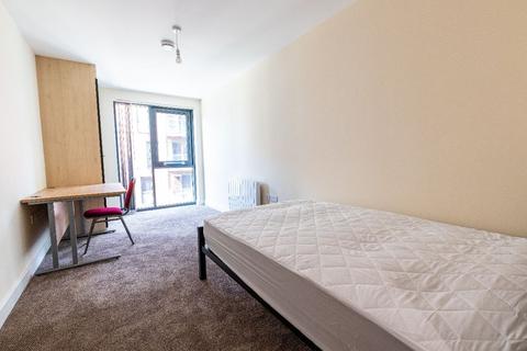 2 bedroom apartment to rent, 35 Ecco