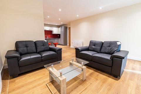 3 bedroom apartment to rent, 36 Ecco