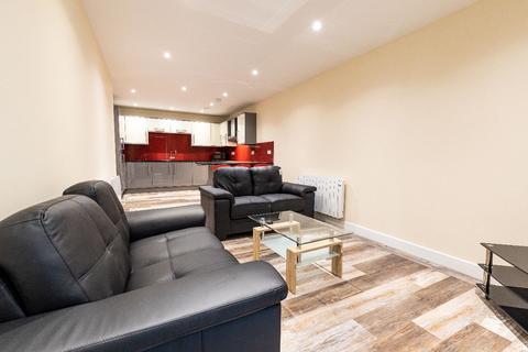 3 bedroom apartment to rent, 37 Ecco