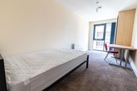 2 bedroom apartment to rent, 45 Ecco