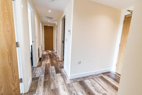 3 bedroom apartment to rent, 48 Ecco