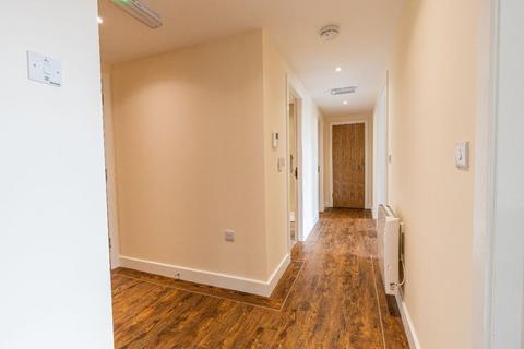 3 bedroom apartment to rent, 63 Ecco
