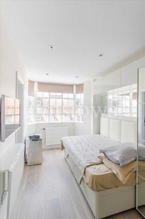 Studio to rent, Chelsea Cloisters, London