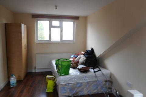 Studio to rent, Balfour Road, 2nd Floor Flat