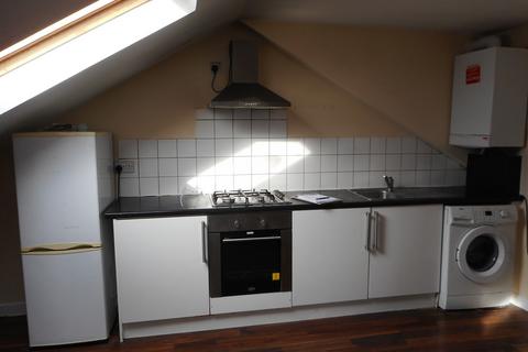 Studio to rent, Balfour Road, 2nd Floor Flat