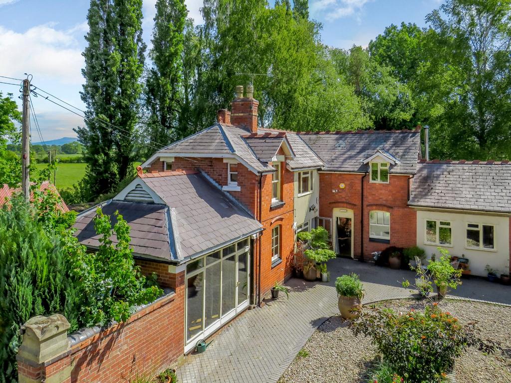 Luston, Leominster, Herefordshire 4 bed detached house £525,000