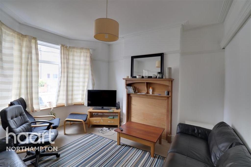 Collingwood Road Northampton 1 bed in a house share £385 pcm (£89 pw)