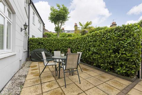 2 bedroom cottage to rent, Quill Lane, Putney