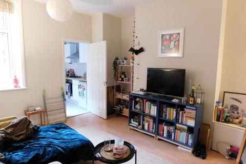 2 bedroom flat for sale, Rodsley Avenue, Gateshead