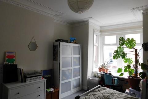 2 bedroom flat for sale, Rodsley Avenue, Gateshead