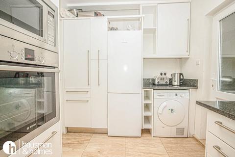 3 bedroom flat to rent, Brook Lodge, Hendon