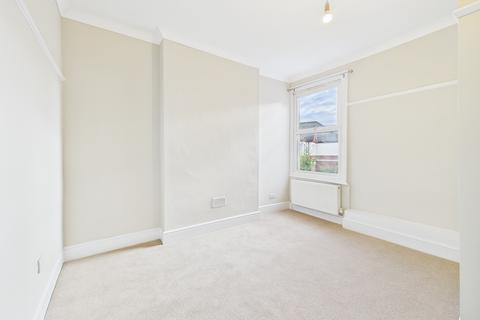 4 bedroom flat to rent, Oakmead Road, Balham