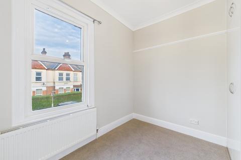 4 bedroom flat to rent, Oakmead Road, Balham