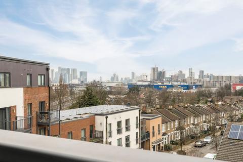 2 bedroom penthouse to rent, Fairthorn Road, Charlton, SE7