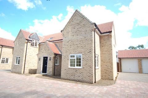 4 bedroom detached house to rent, Dove Close, Lakenheath, Brandon, Suffolk, IP27