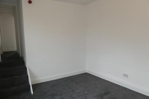 2 bedroom property to rent, Bute Avenue Flat 2