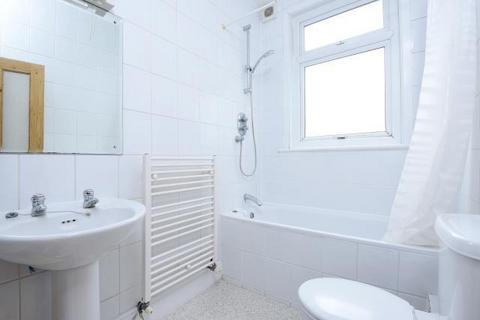 2 bedroom apartment to rent, Hutton Grove,  North Finchley,  N12