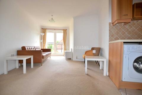 2 bedroom flat to rent, Iliffe Close, Reading