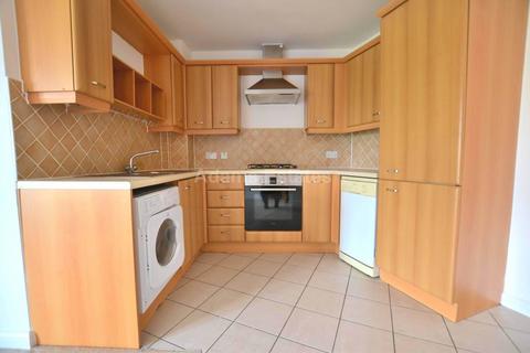 2 bedroom flat to rent, Iliffe Close, Reading