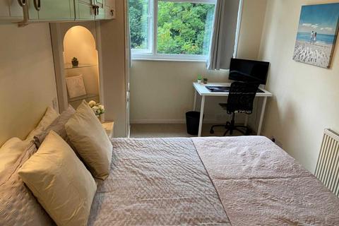 1 bedroom in a house share to rent - Windsor Close, Guildford GU2