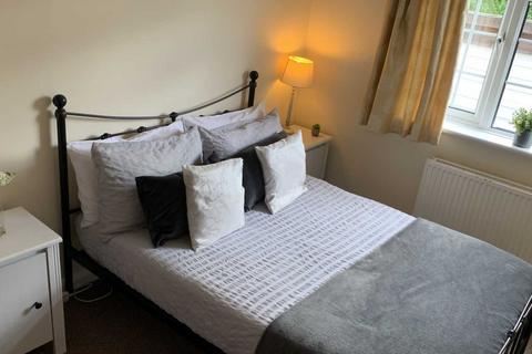 1 bedroom in a house share to rent, Durham Close, Guildford GU2