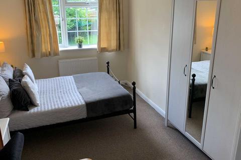 1 bedroom in a house share to rent, Durham Close, Guildford GU2