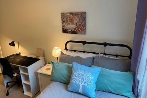 1 bedroom in a house share to rent, Rupert Road, Guildford GU2