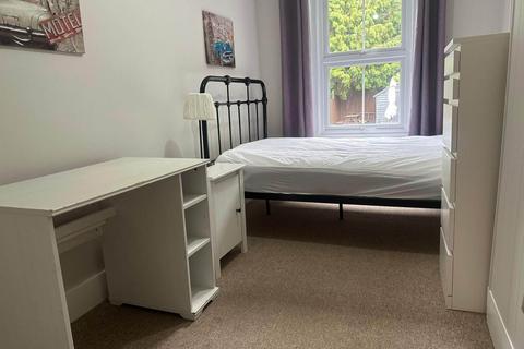 1 bedroom in a house share to rent, Rupert Road, Guildford GU2