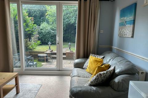 1 bedroom in a house share to rent, Windsor Close, Guildford GU2