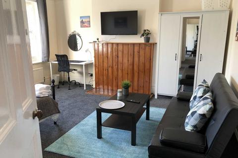 1 bedroom in a house share to rent, Epsom Road, Guildford GU1