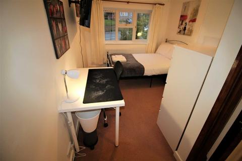 1 bedroom in a house share to rent, Pewley Way, Guildford GU1